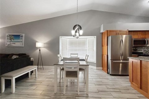 Condo in Tampa, Florida, 2 bedrooms  № 1880712 - photo 8