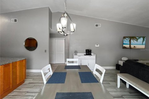 Condo in Tampa, Florida, 2 bedrooms  № 1880712 - photo 9