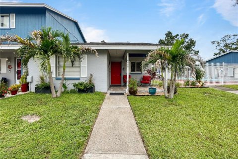 Condo in Tampa, Florida, 2 bedrooms  № 1880712 - photo 1