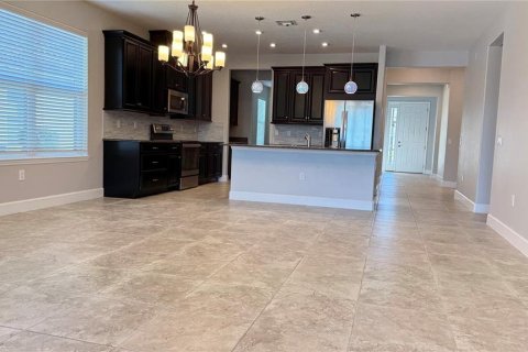 House in Kissimmee, Florida 4 bedrooms, 225.2 sq.m. № 2136418 - photo 13