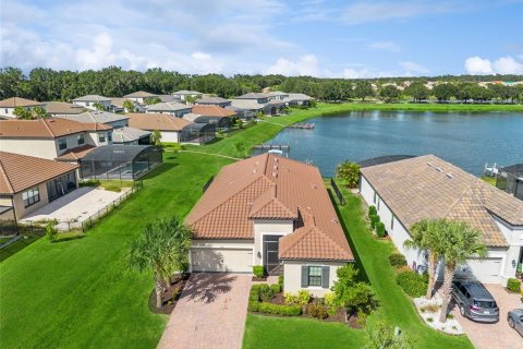 House in Kissimmee, Florida 4 bedrooms, 225.2 sq.m. № 2136418 - photo 5