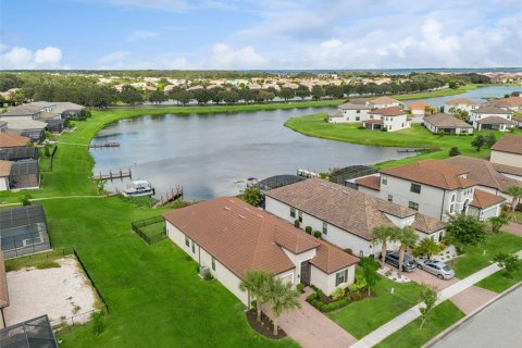 House in Kissimmee, Florida 4 bedrooms, 225.2 sq.m. № 2136418 - photo 6