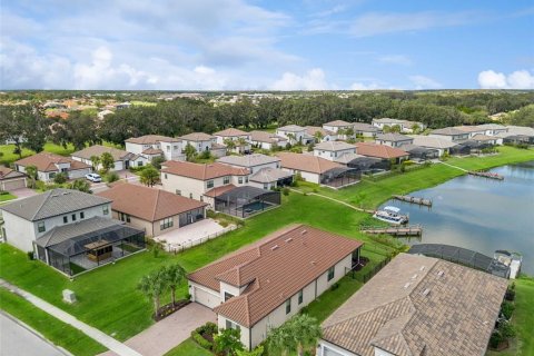 House in Kissimmee, Florida 4 bedrooms, 225.2 sq.m. № 2136418 - photo 9