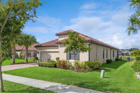 House in Kissimmee, Florida 4 bedrooms, 225.2 sq.m. № 2136418 - photo 2