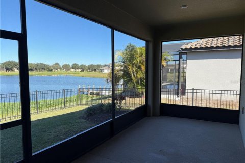 House in Kissimmee, Florida 4 bedrooms, 225.2 sq.m. № 2136418 - photo 3