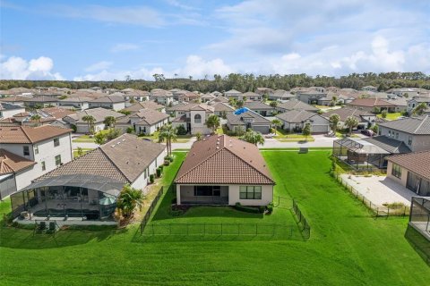 House in Kissimmee, Florida 4 bedrooms, 225.2 sq.m. № 2136418 - photo 7