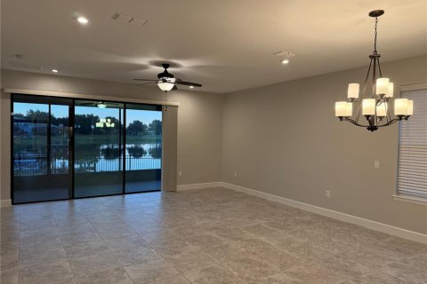 House in Kissimmee, Florida 4 bedrooms, 225.2 sq.m. № 2136418 - photo 18