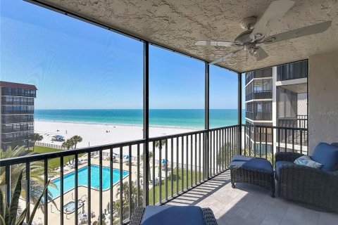 Condo in Redington Shores, Florida, 2 bedrooms № 2219560 - photo 3