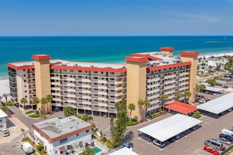 Condo in Redington Shores, Florida, 2 bedrooms  № 2219560