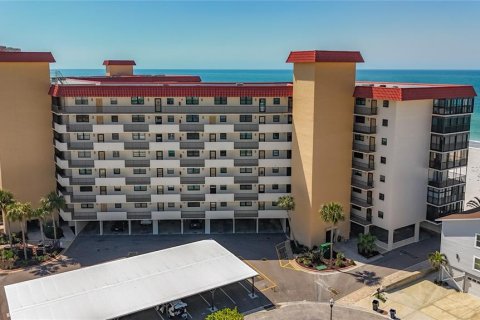 Condo in Redington Shores, Florida, 2 bedrooms № 2219560 - photo 24