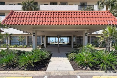 Condo in Redington Shores, Florida, 2 bedrooms № 2219560 - photo 29