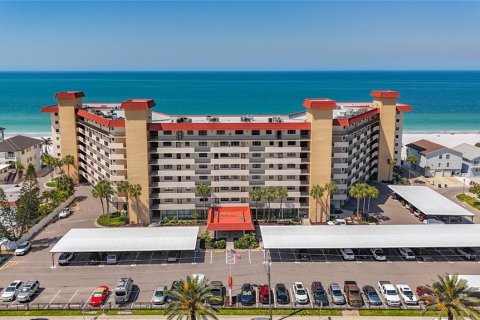 Condo in Redington Shores, Florida, 2 bedrooms № 2219560 - photo 19