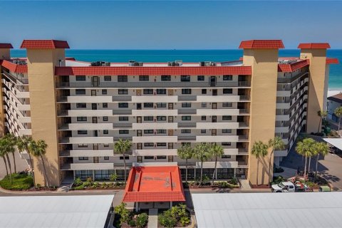 Condo in Redington Shores, Florida, 2 bedrooms № 2219560 - photo 22