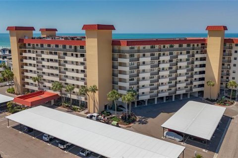 Condo in Redington Shores, Florida, 2 bedrooms № 2219560 - photo 23