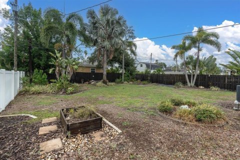House in Saint Petersburg, Florida 2 bedrooms, 66.89 sq.m. № 2195979 - photo 25