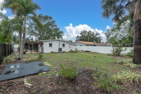 House in Saint Petersburg, Florida 2 bedrooms, 66.89 sq.m. № 2195979 - photo 23