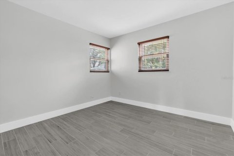 House in Saint Petersburg, Florida 2 bedrooms, 66.89 sq.m. № 2195979 - photo 14