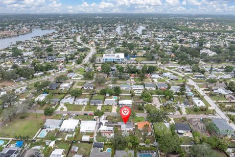 House in Saint Petersburg, Florida 2 bedrooms, 66.89 sq.m. № 2195979 - photo 29