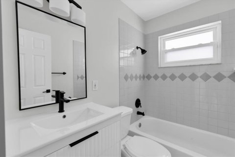 House in Saint Petersburg, Florida 2 bedrooms, 66.89 sq.m. № 2195979 - photo 16