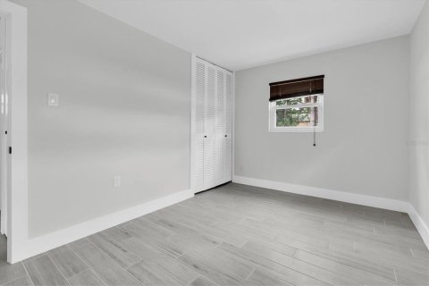 House in Saint Petersburg, Florida 2 bedrooms, 66.89 sq.m. № 2195979 - photo 13