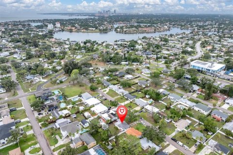 House in Saint Petersburg, Florida 2 bedrooms, 66.89 sq.m. № 2195979 - photo 30