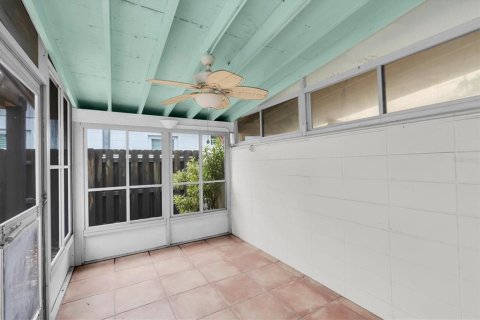 House in Saint Petersburg, Florida 2 bedrooms, 66.89 sq.m. № 2195979 - photo 17