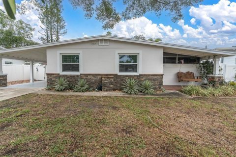 House in Saint Petersburg, Florida 2 bedrooms, 66.89 sq.m. № 2195979