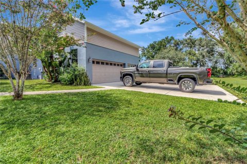 House in Center Hill, Florida 5 bedrooms, 411.65 sq.m. № 1918901 - photo 7
