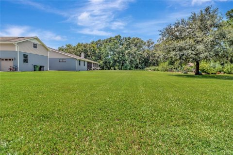 House in Center Hill, Florida 5 bedrooms, 411.65 sq.m. № 1918901 - photo 12