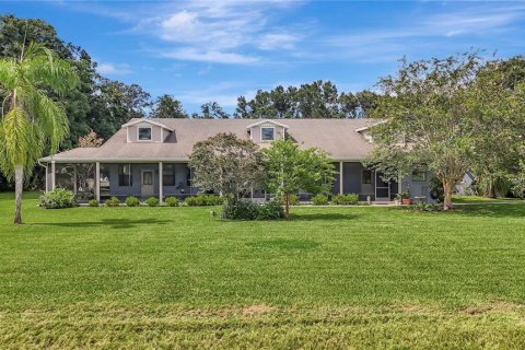 House in Center Hill, Florida 5 bedrooms, 411.65 sq.m. № 1918901 - photo 17