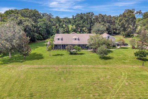 House in Center Hill, Florida 5 bedrooms, 411.65 sq.m. № 1918901 - photo 8