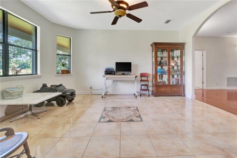 House in Center Hill, Florida 5 bedrooms, 411.65 sq.m. № 1918901 - photo 24