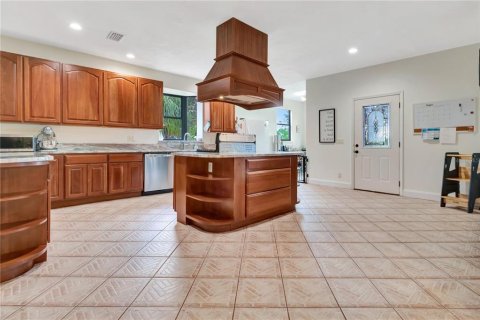 House in Center Hill, Florida 5 bedrooms, 411.65 sq.m. № 1918901 - photo 28