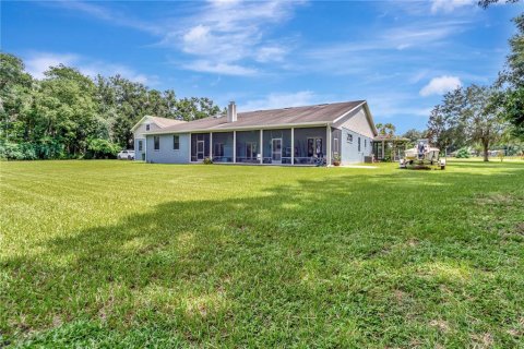 House in Center Hill, Florida 5 bedrooms, 411.65 sq.m. № 1918901 - photo 13