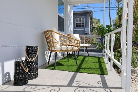 Casa en alquiler en Miami, Florida, 3 dormitorios, 102.19 m2 № 2060040 - foto 6