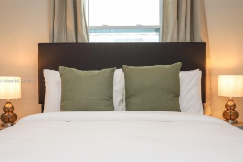 Casa en alquiler en Miami, Florida, 3 dormitorios, 102.19 m2 № 2060040 - foto 20