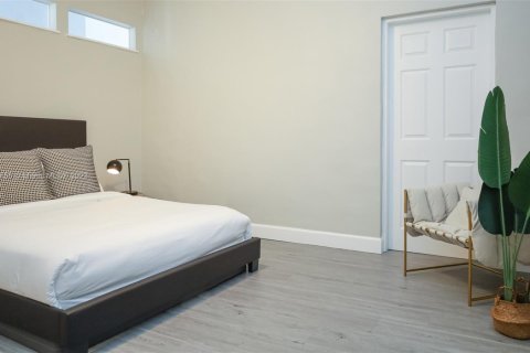 Casa en alquiler en Miami, Florida, 3 dormitorios, 102.19 m2 № 2060040 - foto 28