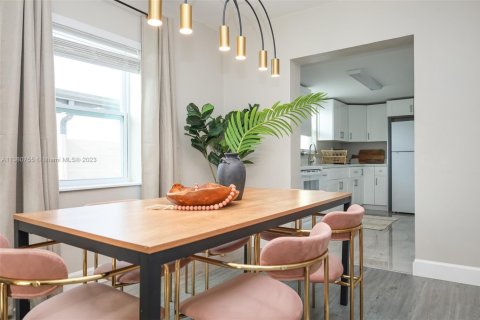 Casa en alquiler en Miami, Florida, 3 dormitorios, 102.19 m2 № 2060040 - foto 11