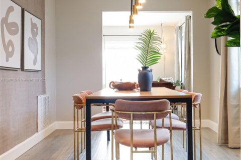 Casa en alquiler en Miami, Florida, 3 dormitorios, 102.19 m2 № 2060040 - foto 7