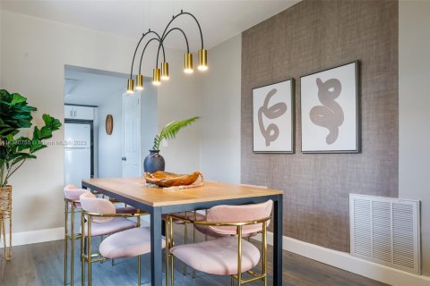 Casa en alquiler en Miami, Florida, 3 dormitorios, 102.19 m2 № 2060040 - foto 4