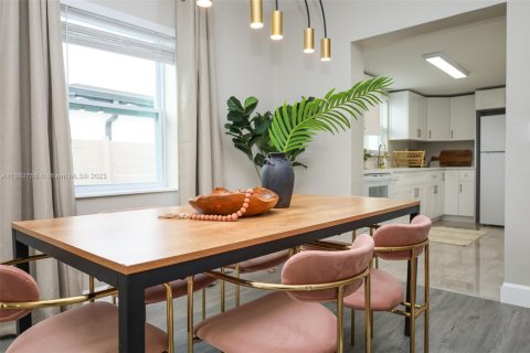 Casa en alquiler en Miami, Florida, 3 dormitorios, 102.19 m2 № 2060040 - foto 3