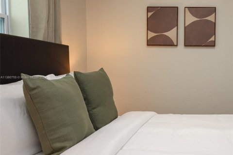 Casa en alquiler en Miami, Florida, 3 dormitorios, 102.19 m2 № 2060040 - foto 21