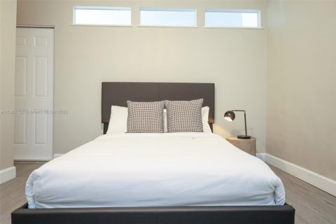 Casa en alquiler en Miami, Florida, 3 dormitorios, 102.19 m2 № 2060040 - foto 22