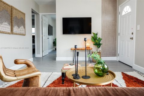 Casa en alquiler en Miami, Florida, 3 dormitorios, 102.19 m2 № 2060040 - foto 5