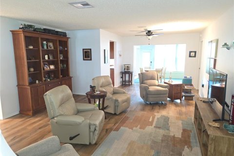 House in Spring Hill, Florida 2 bedrooms, 187.66 sq.m. № 1909668 - photo 6