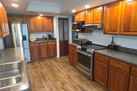 House in Spring Hill, Florida 2 bedrooms, 187.66 sq.m. № 1909668 - photo 9
