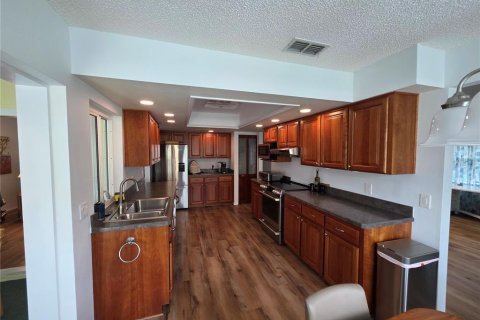 House in Spring Hill, Florida 2 bedrooms, 187.66 sq.m. № 1909668 - photo 8