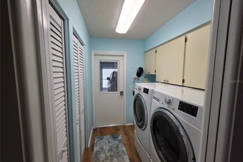 House in Spring Hill, Florida 2 bedrooms, 187.66 sq.m. № 1909668 - photo 24