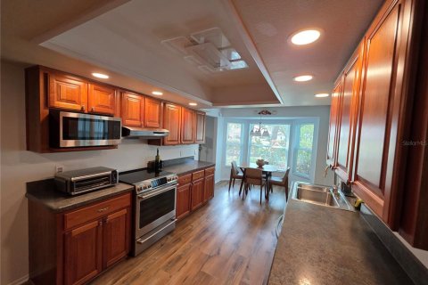 House in Spring Hill, Florida 2 bedrooms, 187.66 sq.m. № 1909668 - photo 11