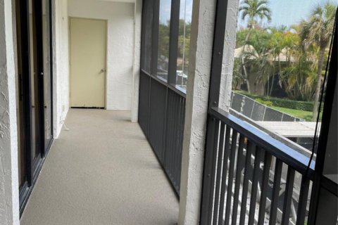 Снять в аренду кондоминиум в Дирфилд-Бич, Флорида 2 спальни, 114.55м2, № 1179620 - фото 1